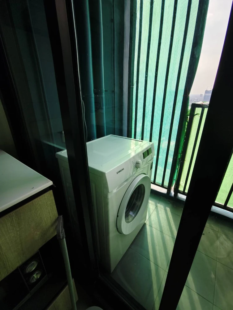 For rent, The base Phetkasem, The Base, size 32 sq.m., 22nd floor, beautiful room, can sleep and see the city view. Chilling. Hurry up.