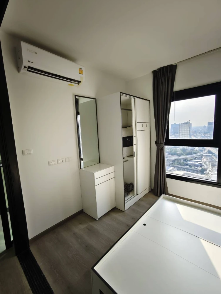For rent, The base Phetkasem, The Base, size 32 sq.m., 22nd floor, beautiful room, can sleep and see the city view. Chilling. Hurry up.