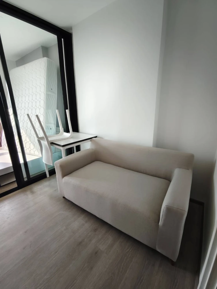 For rent, The base Phetkasem, The Base, size 32 sq.m., 22nd floor, beautiful room, can sleep and see the city view. Chilling. Hurry up.