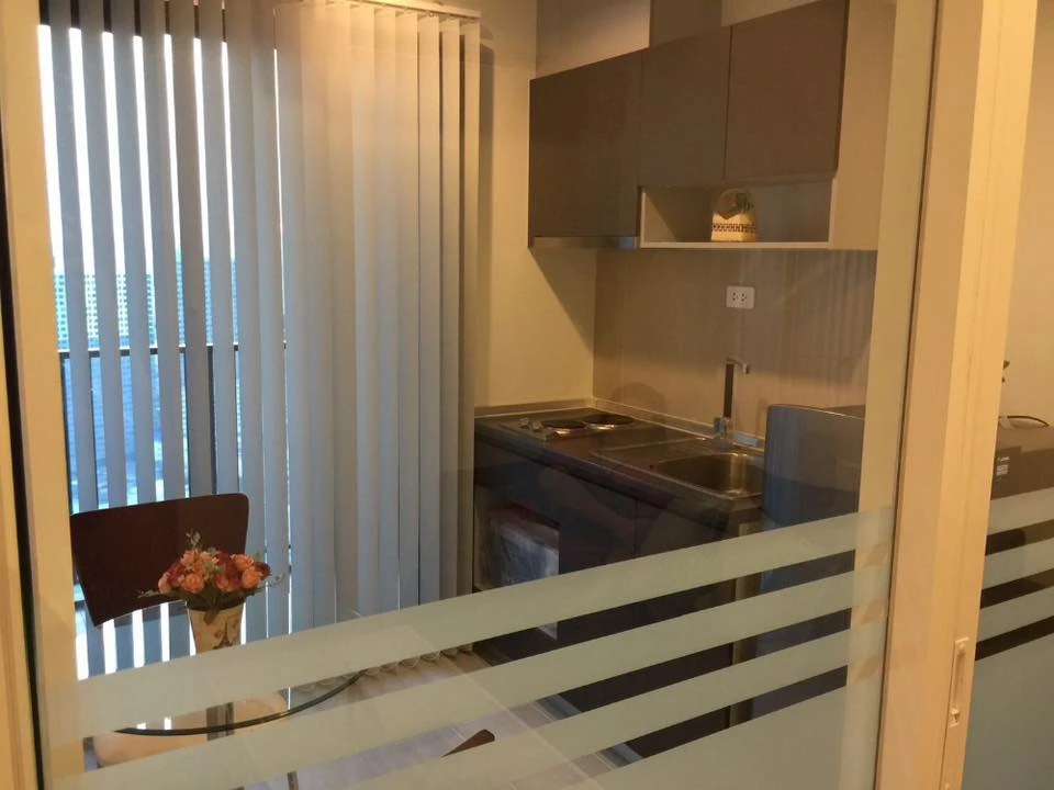 For rent: The Base Rama 9–Ramkhamhaeng, 1 bedroom, 1 bathroom, fully furnished, pool view, hurry and book now!