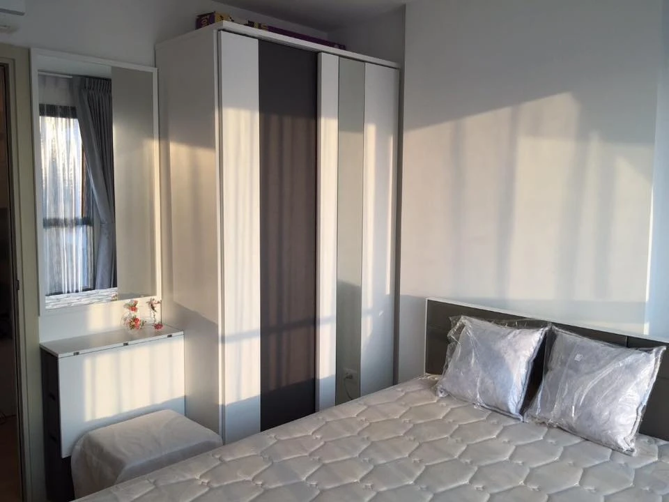 For rent: The Base Rama 9–Ramkhamhaeng, 1 bedroom, 1 bathroom, fully furnished, pool view, hurry and book now!