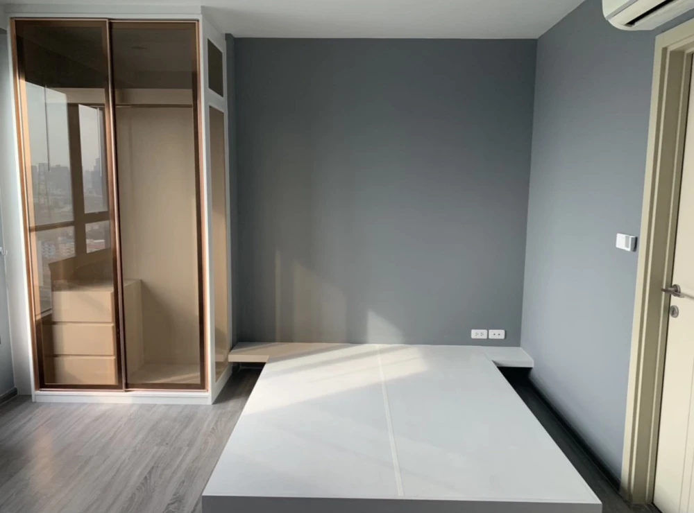 For rent: The Base Rama 9–Ramkhamhaeng, 22nd floor, fully furnished, nice to live in, reserve now.