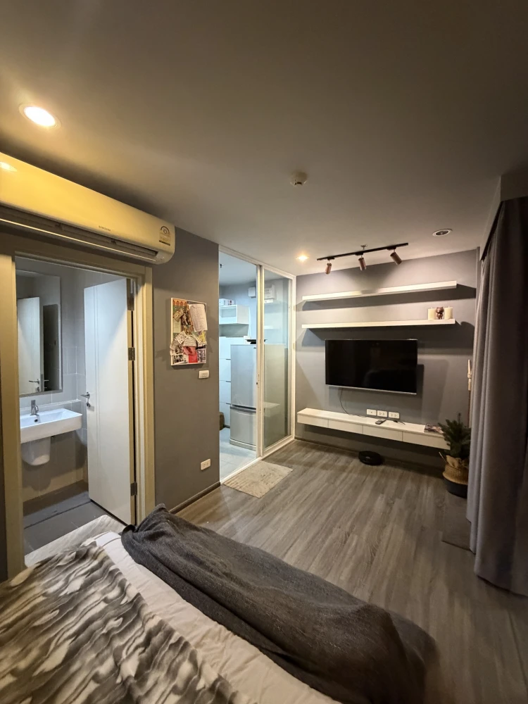 For rent: The Base Rama 9–Ramkhamhaeng, 22nd floor, fully furnished, nice to live in, reserve now.