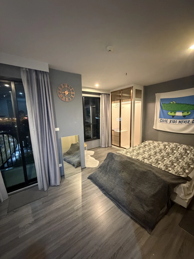 For rent: The Base Rama 9–Ramkhamhaeng, 22nd floor, fully furnished, nice to live in, reserve now.