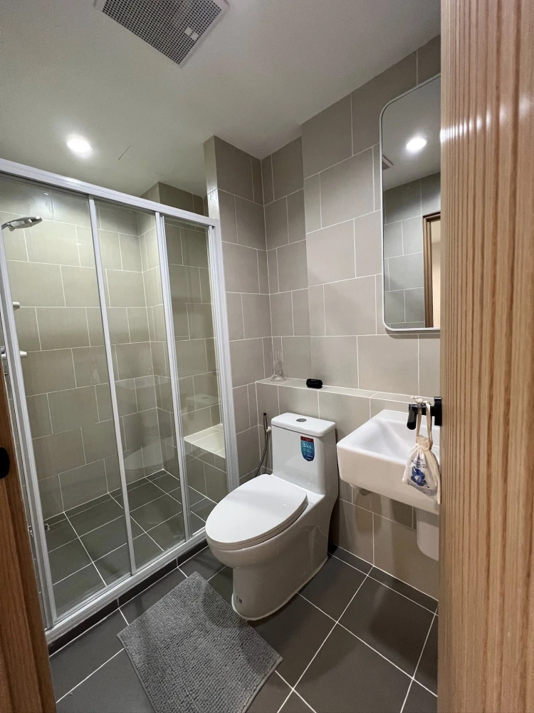 For rent: The Base Rama 9–Ramkhamhaeng. Ready to move in, high floor, fully furnished, spacious room. Book now!+++