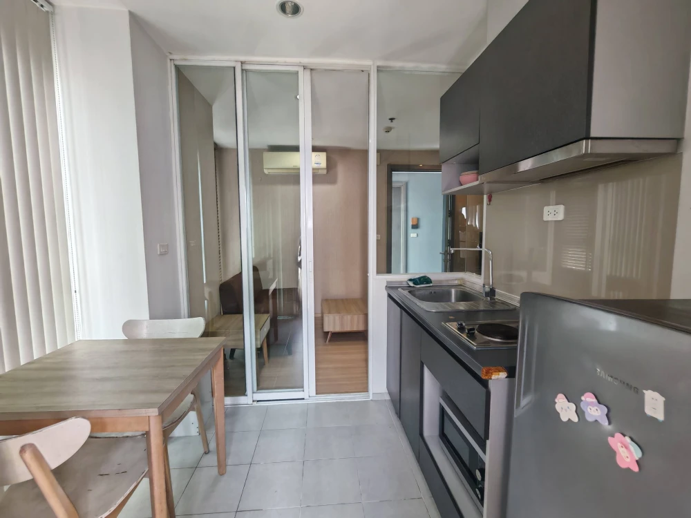 For rent: The Base Rama 9–Ramkhamhaeng, corner unit, private, 33rd floor, expressway view. Everything you need is here. Book now!