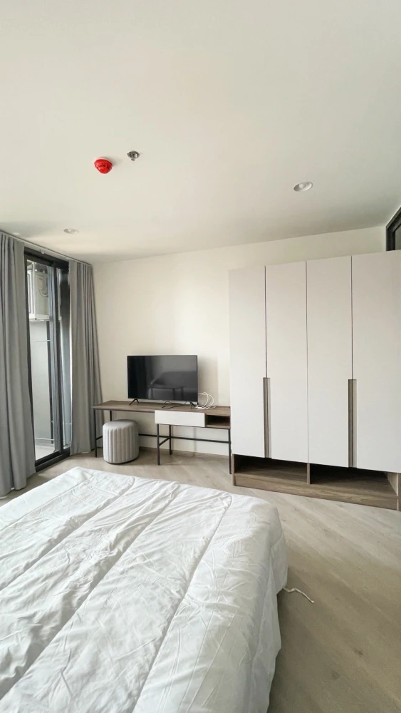 For rent: The Base Saphanmai, 1 bedroom, 1 bathroom, fully furnished and equipped with electrical appliances. Just bring your bags and move in.