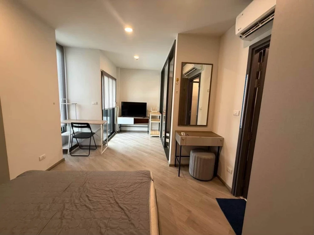 For rent: The Base Saphanmai. Fully furnished with beautiful appliances. Corner unit with view of the BTS road and Don Mueang Airport.