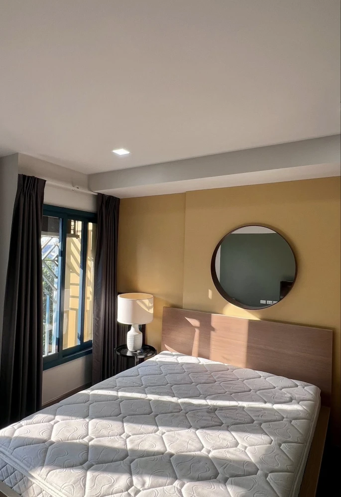 For rent: The Base Sukhumvit 50, 6th floor, fully furnished room with furniture and appliances. Reserve now, urgently.