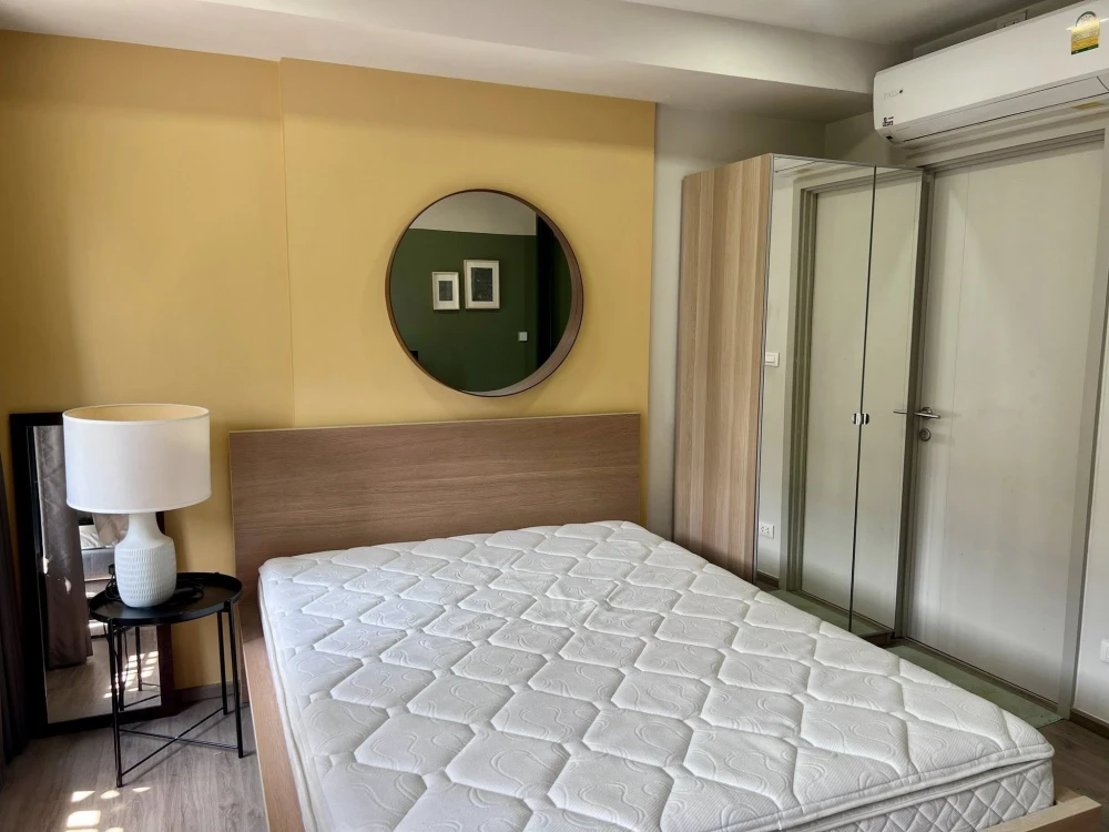 For rent: The Base Sukhumvit 50, 6th floor, fully furnished room with furniture and appliances. Reserve now, urgently.