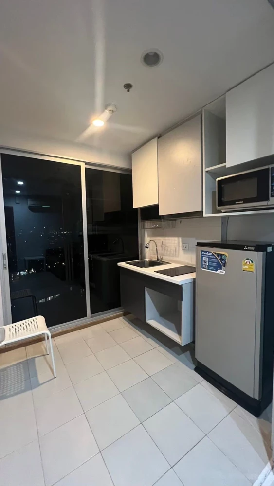 For rent: The base sukhumvit 77, very high floor room (34th floor), fully furnished, don't miss out.