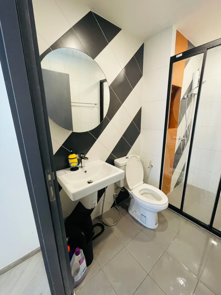 For rent: The Base Saphan Mai, 1 bed, 28 sq m. (4th floor), fully furnished as shown in the picture. Reserve now, don't delay.