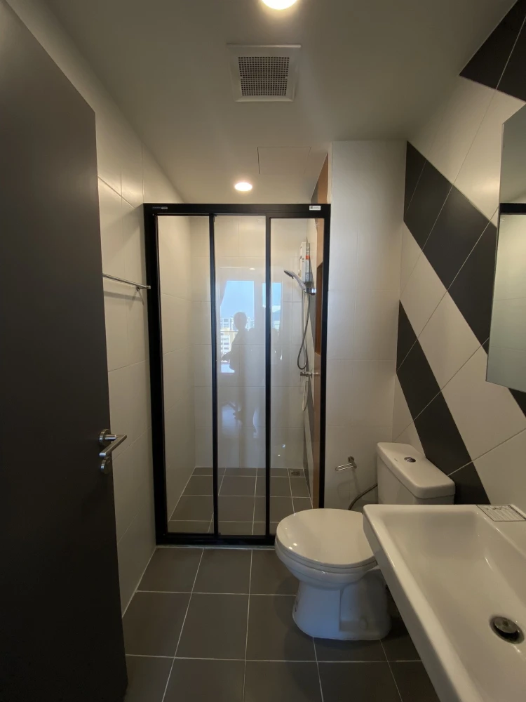 For rent: The Base Saphan Mai, "North-facing" unit (facing the military housing), unobstructed view, not too hot from the sun, excellent ventilation,