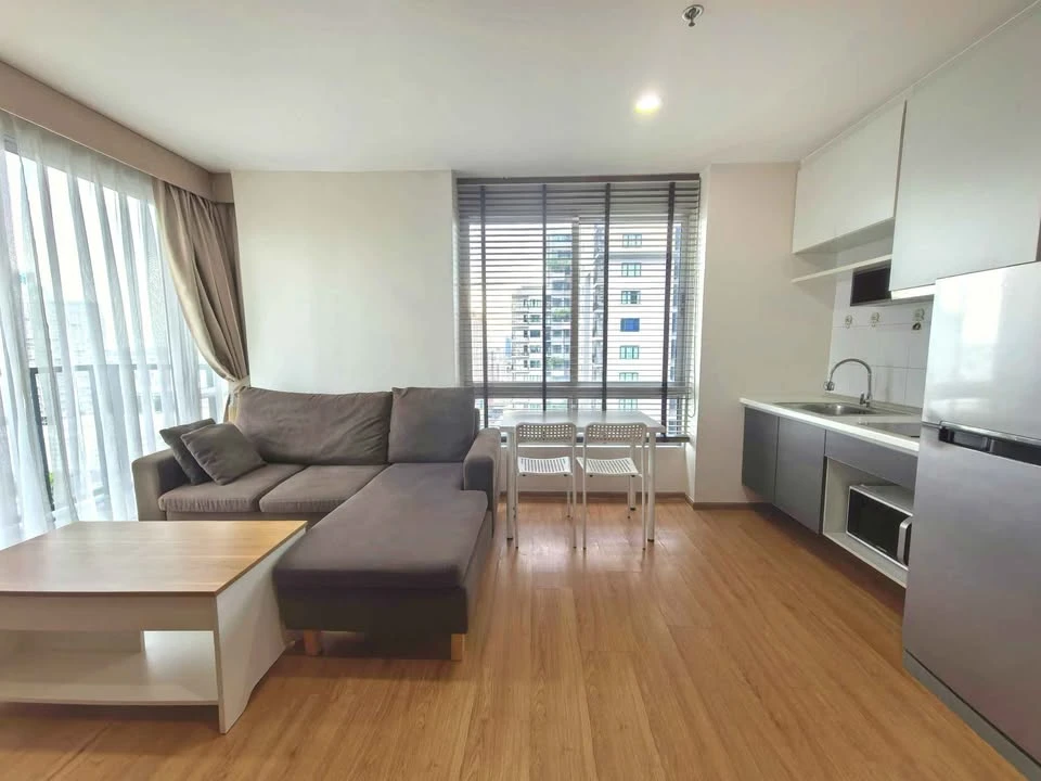 For Rent: The Base Sukhumvit 77 – 1-bedroom corner unit on the 24th floor. Features views towards Bangna/Outer Sukhumvit and comes fully furnished.