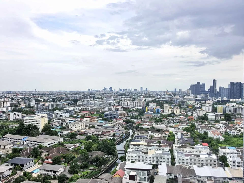 For Rent: The Base Sukhumvit 77 – 1-bedroom corner unit on the 24th floor. Features views towards Bangna/Outer Sukhumvit and comes fully furnished.