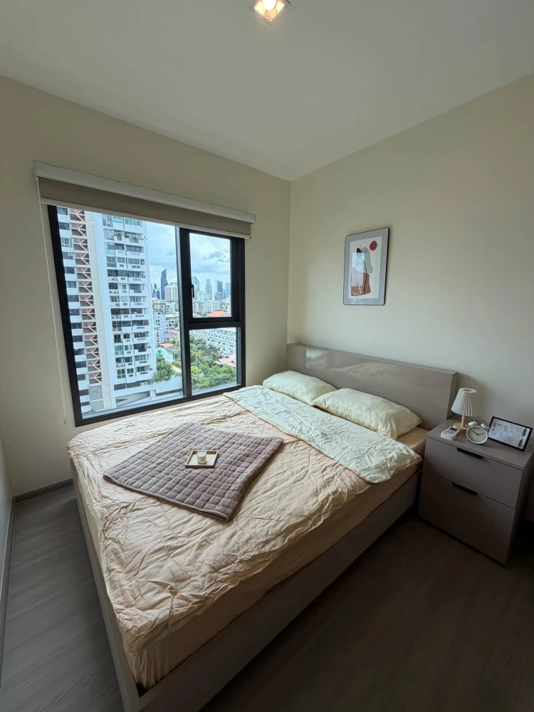 For rent: The Base Phetchaburi - Thonglor. Large unit, fully furnished, stylish and very livable. Book now!