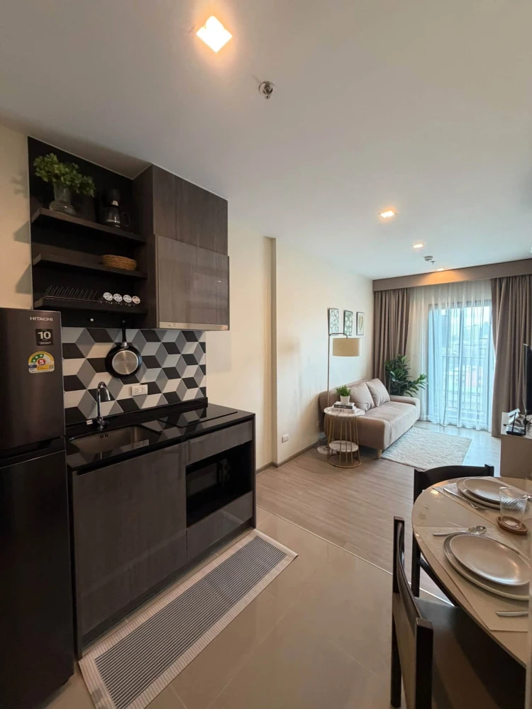 For rent: The Base Phetchaburi - Thonglor. Large unit, fully furnished, stylish and very livable. Book now!