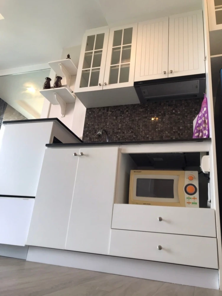 For rent: The Blu X Bangsaen. Beautifully decorated unit with high-quality built-in furniture. Prime location with convenient transportation. Book now