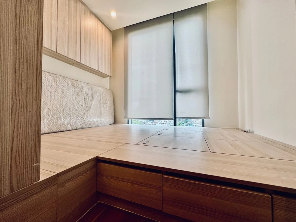 For rent: The Breeze Narathiwas, 9th floor, Chao Phraya River view, fully furnished, nice to live in, reserve now, hurry!
