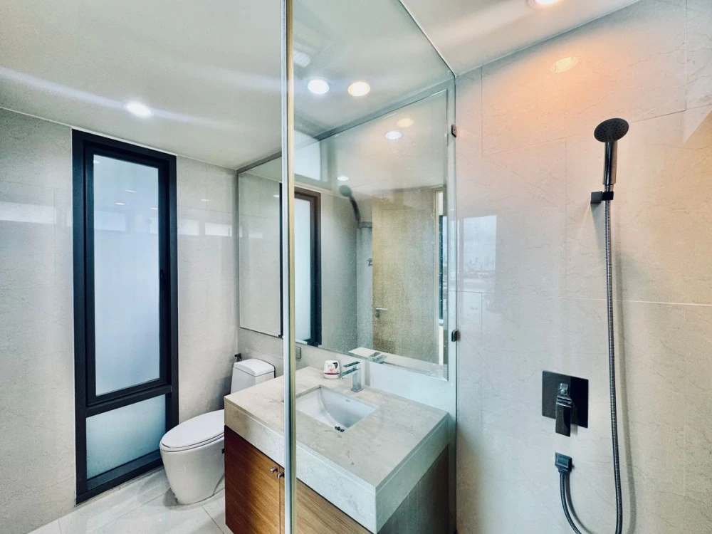 For rent: The Breeze Narathiwas, 9th floor, Chao Phraya River view, fully furnished, nice to live in, reserve now, hurry!