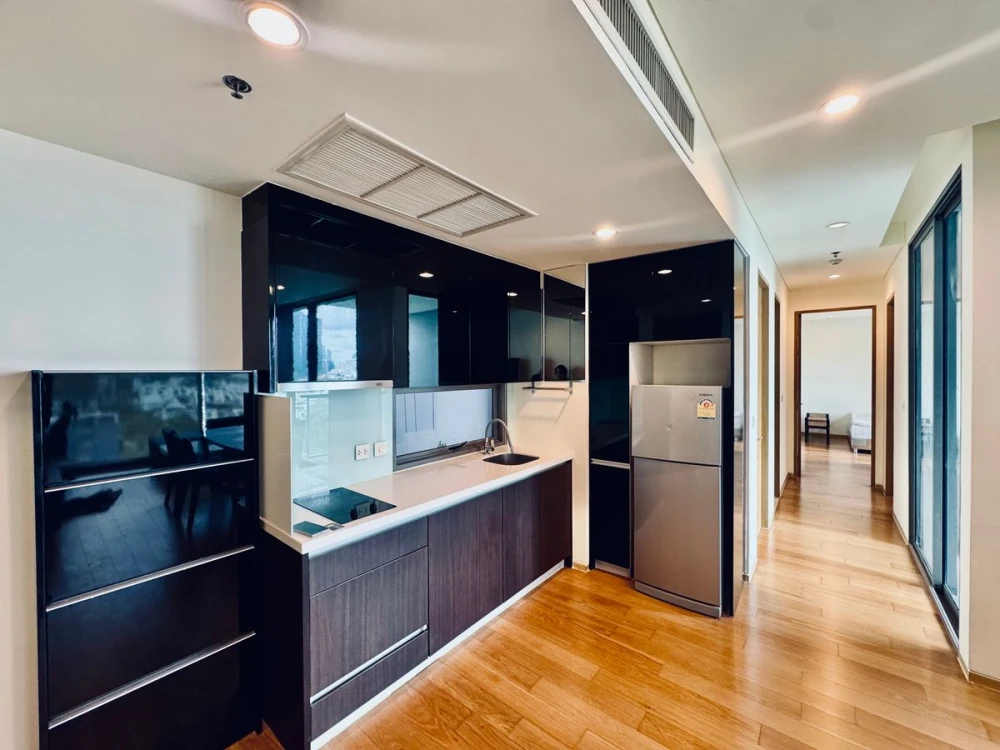 For rent: The Breeze Narathiwas, 9th floor, Chao Phraya River view, fully furnished, nice to live in, reserve now, hurry!