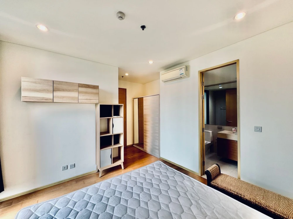 For rent: The Breeze Narathiwas, 9th floor, Chao Phraya River view, fully furnished, nice to live in, reserve now, hurry!
