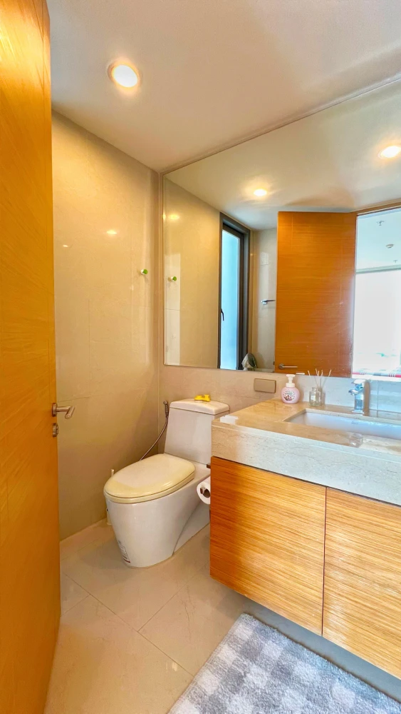 For rent: The Breeze Narathiwas. Nice room, fully furnished. Book now!