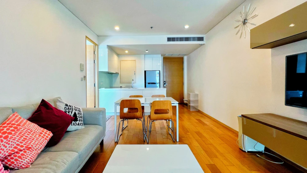 For rent: The Breeze Narathiwas. Nice room, fully furnished. Book now!