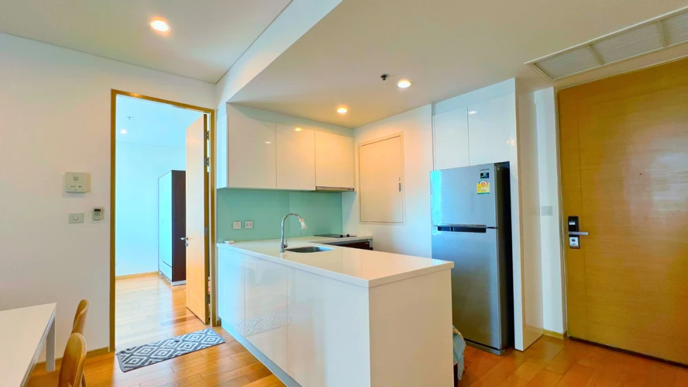 For rent: The Breeze Narathiwas. Nice room, fully furnished. Book now!