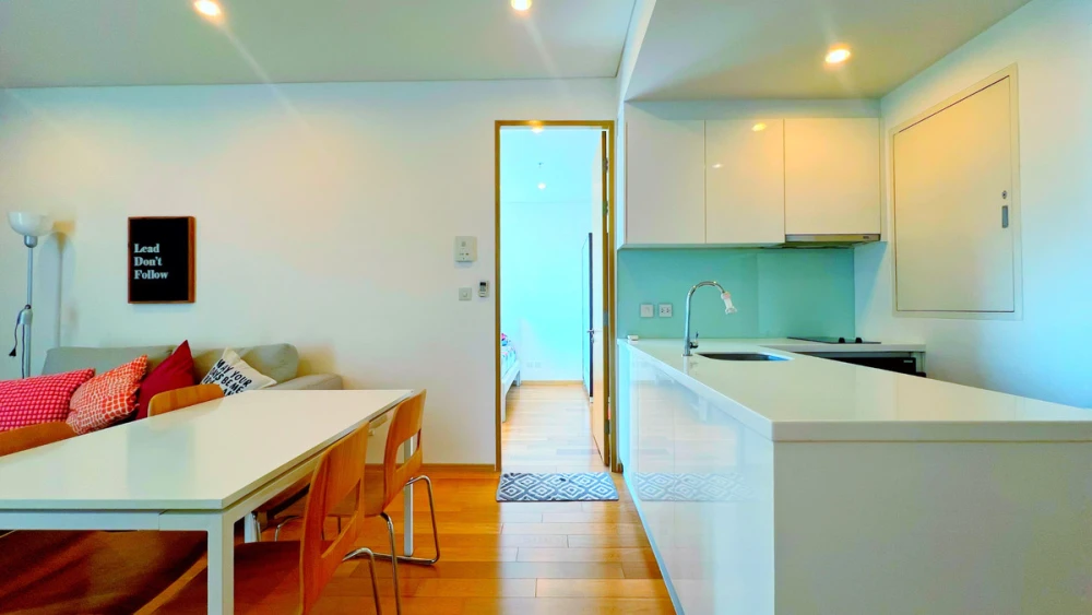 For rent: The Breeze Narathiwas. Nice room, fully furnished. Book now!