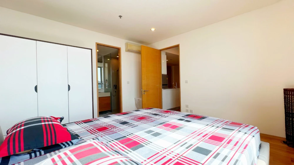 For rent: The Breeze Narathiwas. Nice room, fully furnished. Book now!