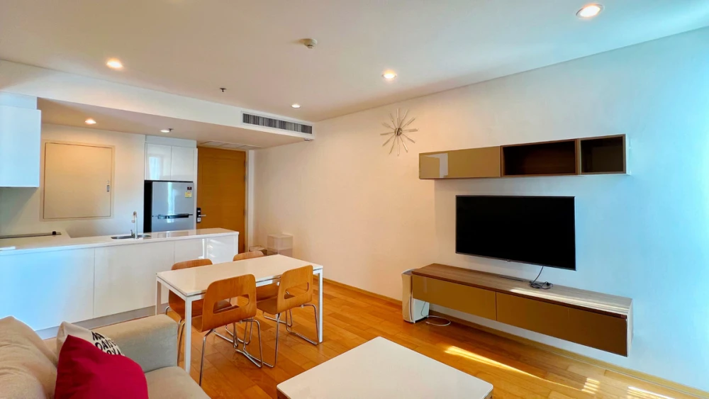 For rent: The Breeze Narathiwas. Nice room, fully furnished. Book now!