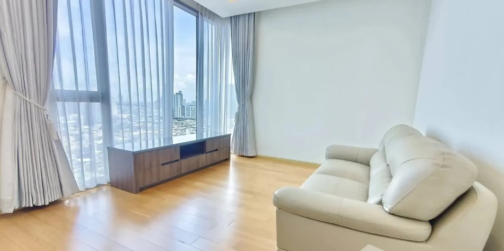 For Rent: The Breeze Narathiwat. Excellent condition—exactly as shown in the photos—and ready for immediate move-in. Features a beautiful view with no