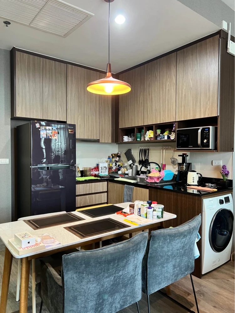 For rent: The Capital Ekkamai-Thonglor, 2.8 m high ceiling room, 22nd floor, beautiful view, no buildings blocking the view, north facing, not hot all