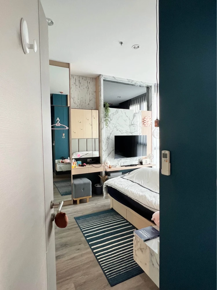 For rent: The Capital Ekkamai-Thonglor, 2.8 m high ceiling room, 22nd floor, beautiful view, no buildings blocking the view, north facing, not hot all