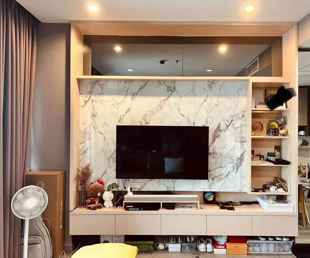 For rent: The Capital Ekkamai-Thonglor, 2.8 m high ceiling room, 22nd floor, beautiful view, no buildings blocking the view, north facing, not hot all