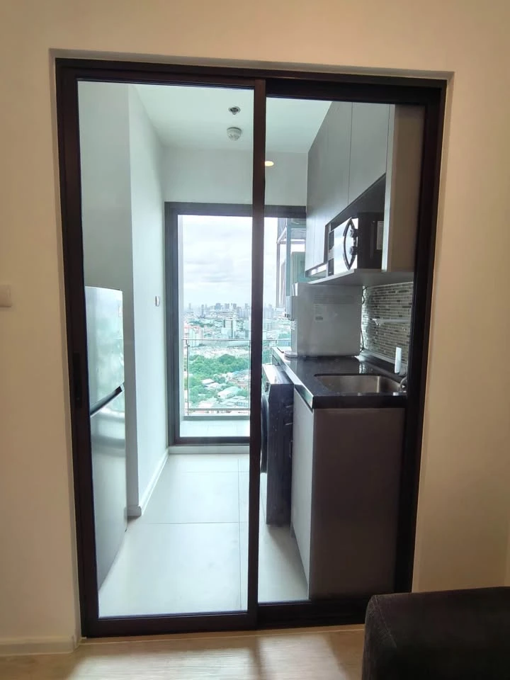 For rent: The CLEV Riverline Chaophraya - Wongsawang. Nice room, fully furnished, beautiful river view from a high floor. Book now!