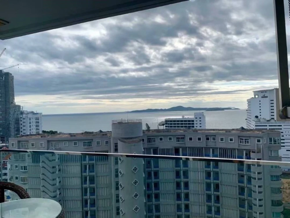 For sale/rent: The Cliff condo, fully furnished with appliances, high floor, great location. Book now before it's too late!!!