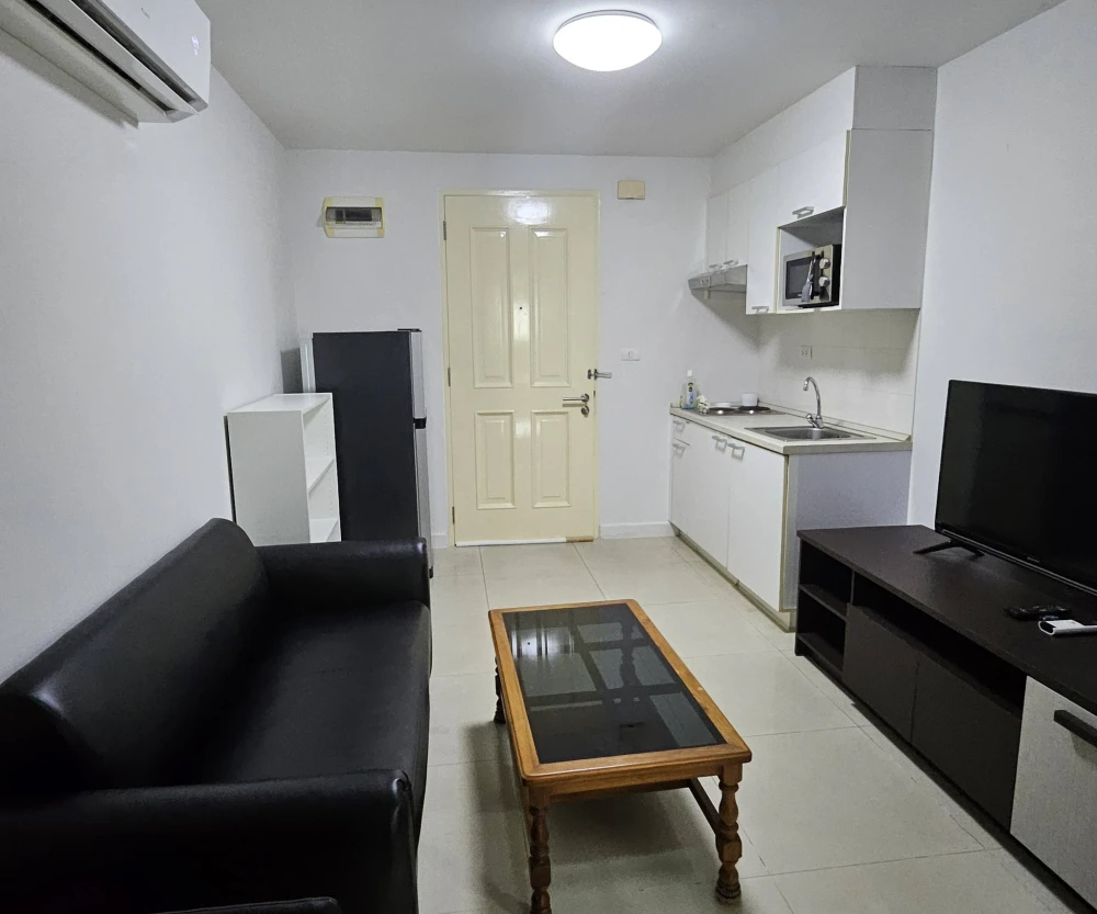 The Clover Thonglor for rent. Quiet, resort-style atmosphere. Direct access to your room from the common area. Book now!