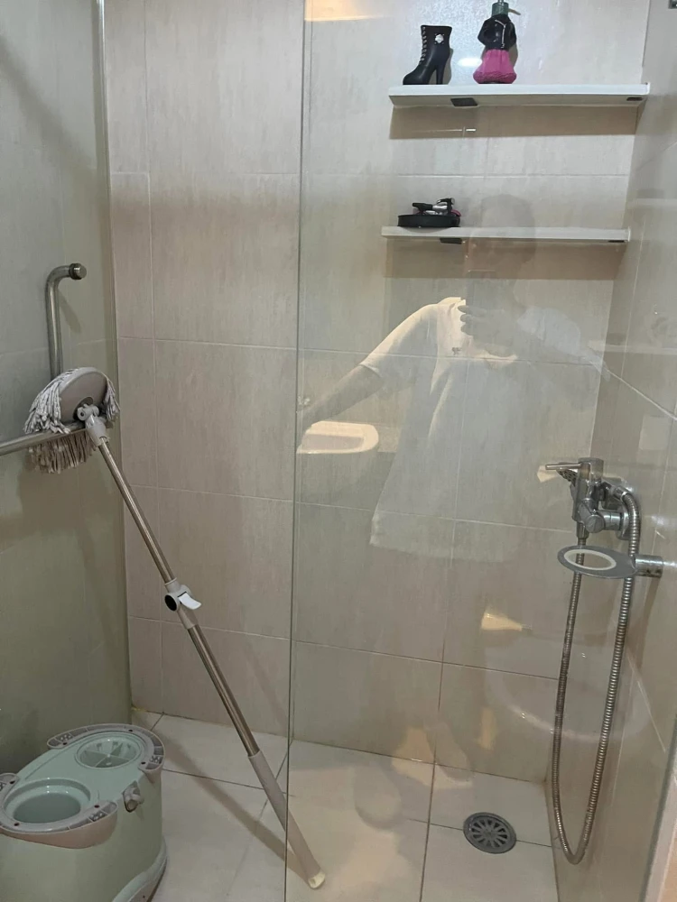 For rent: The Clover Thonglor, corner room, swimming pool view, 7th floor, fully furnished, can't you book it?