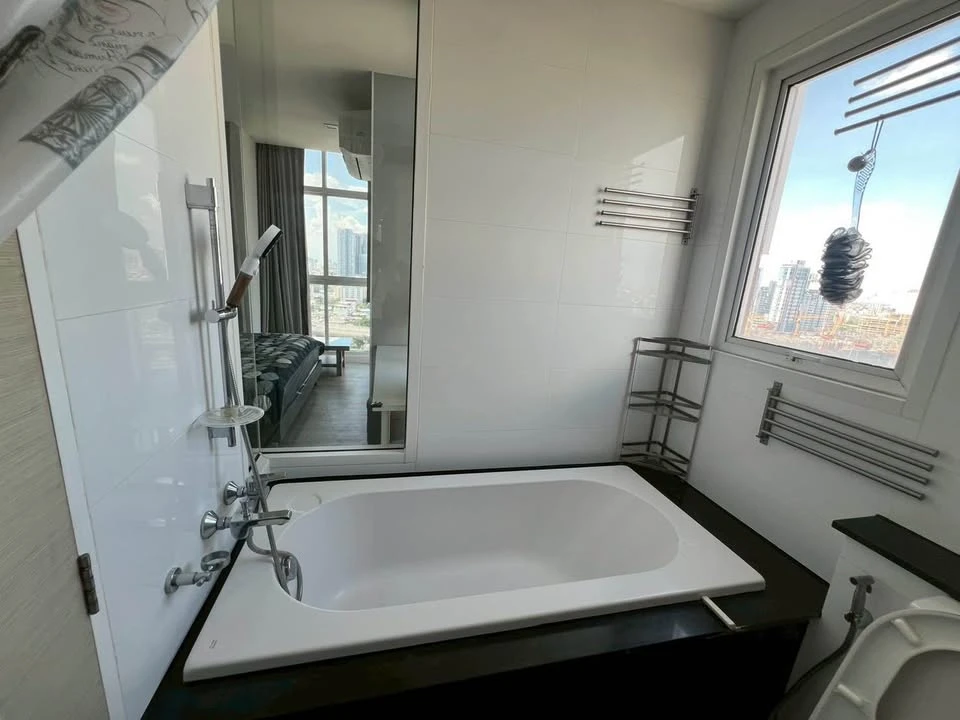 For rent: The Coast Bangkok, 2 bedrooms, spacious living area, fully furnished with built-in furniture, beautiful view. Book now!