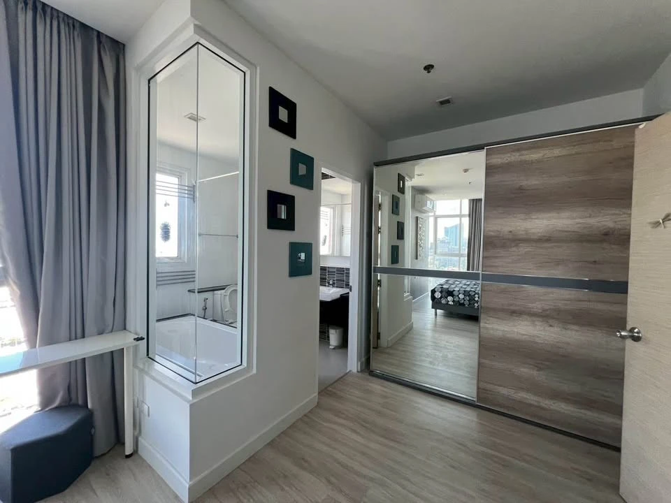 For rent: The Coast Bangkok, 2 bedrooms, spacious living area, fully furnished with built-in furniture, beautiful view. Book now!