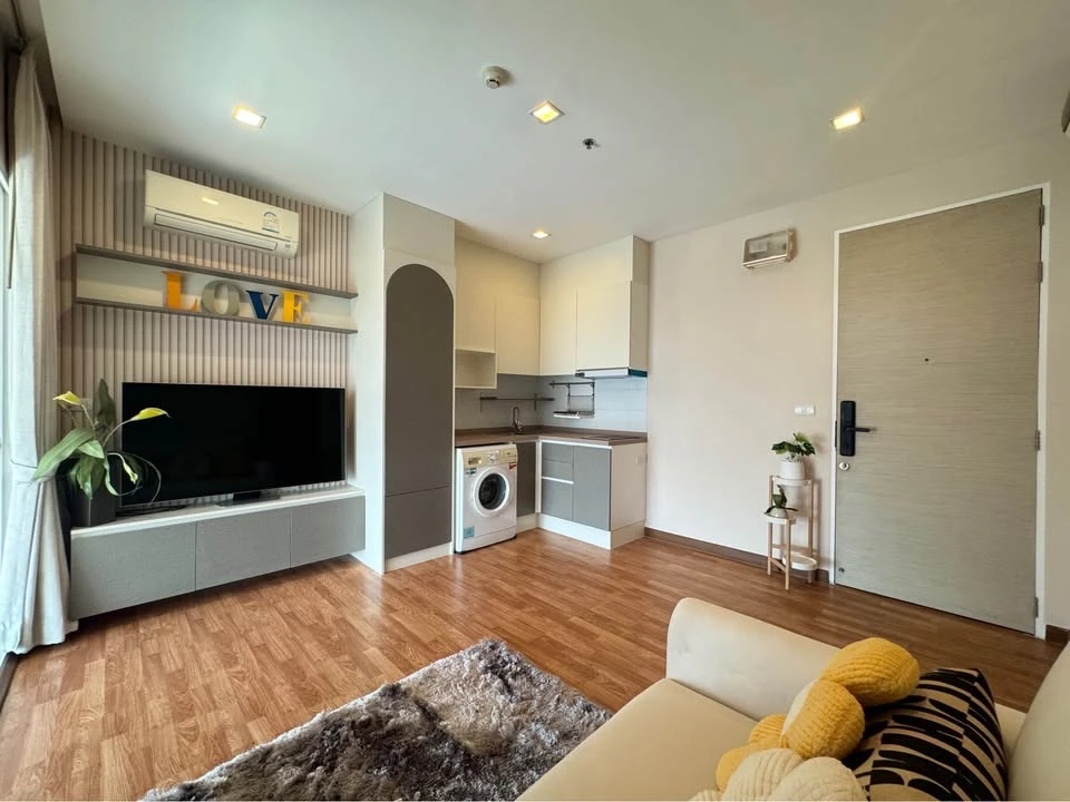 For rent: The Coast Bangkok condo, 1 bedroom with bathtub, 44.5 sq m, fully furnished and ready to move in.