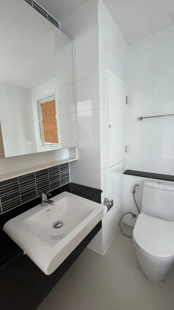 For rent: The Coast Bangkok, 29th floor, fully furnished unit, ready to move in. Book now! Don't miss out!