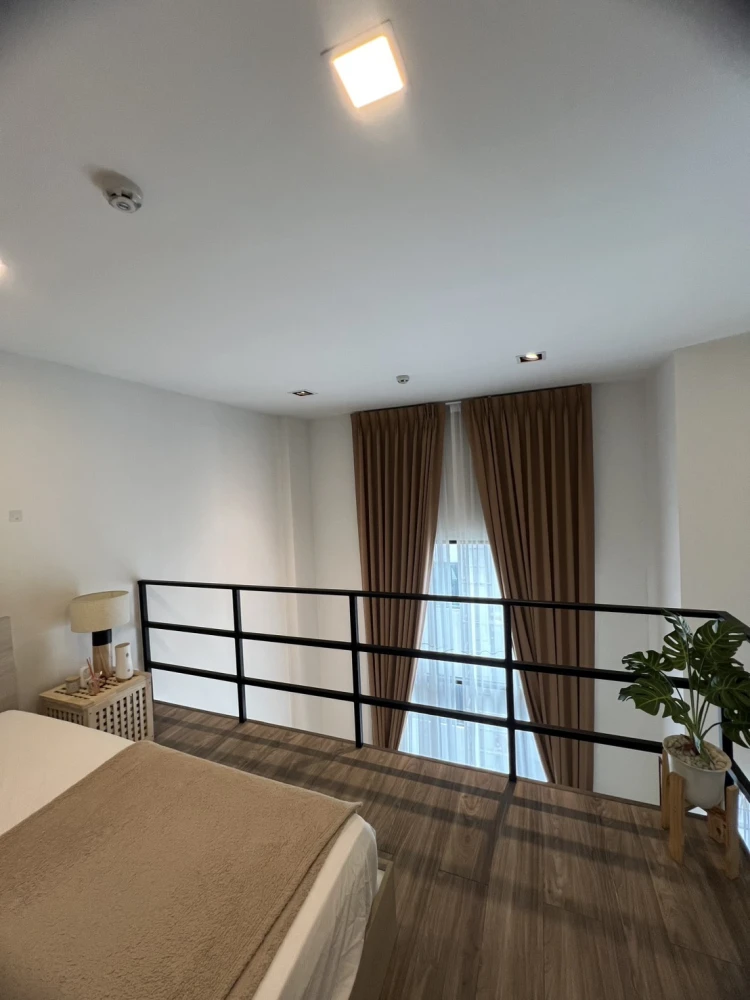 For rent: The Collect Ratchada 32, 5th floor, fully furnished unit, very livable. Book now!