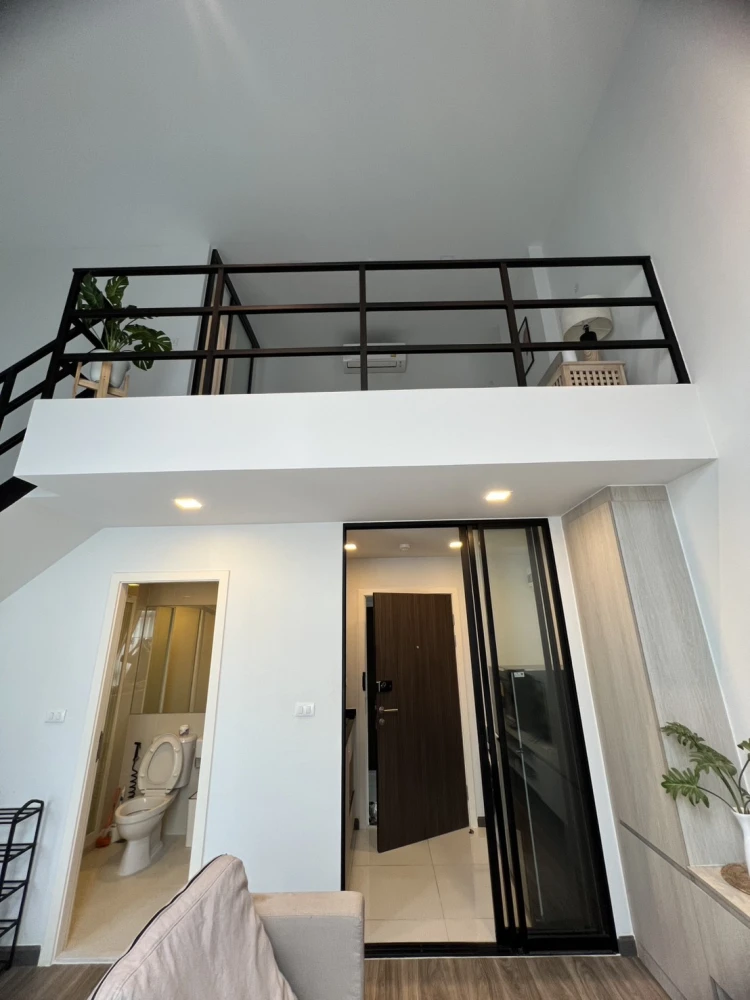 For rent: The Collect Ratchada 32, 5th floor, fully furnished unit, very livable. Book now!