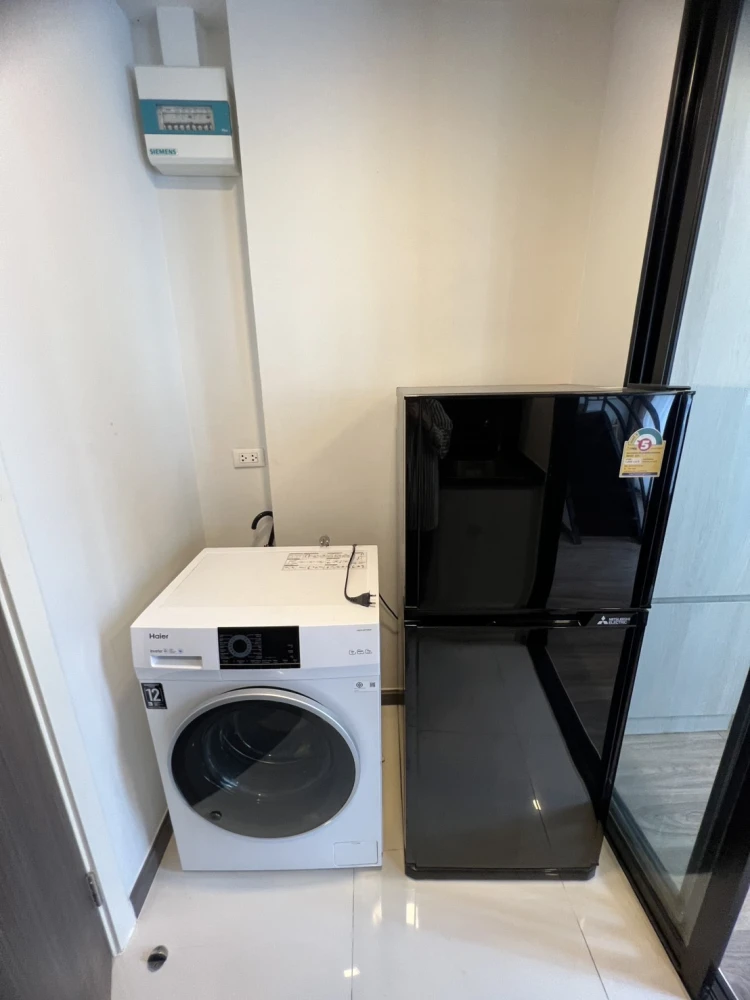 For rent: The Collect Ratchada 32, 5th floor, fully furnished unit, very livable. Book now!