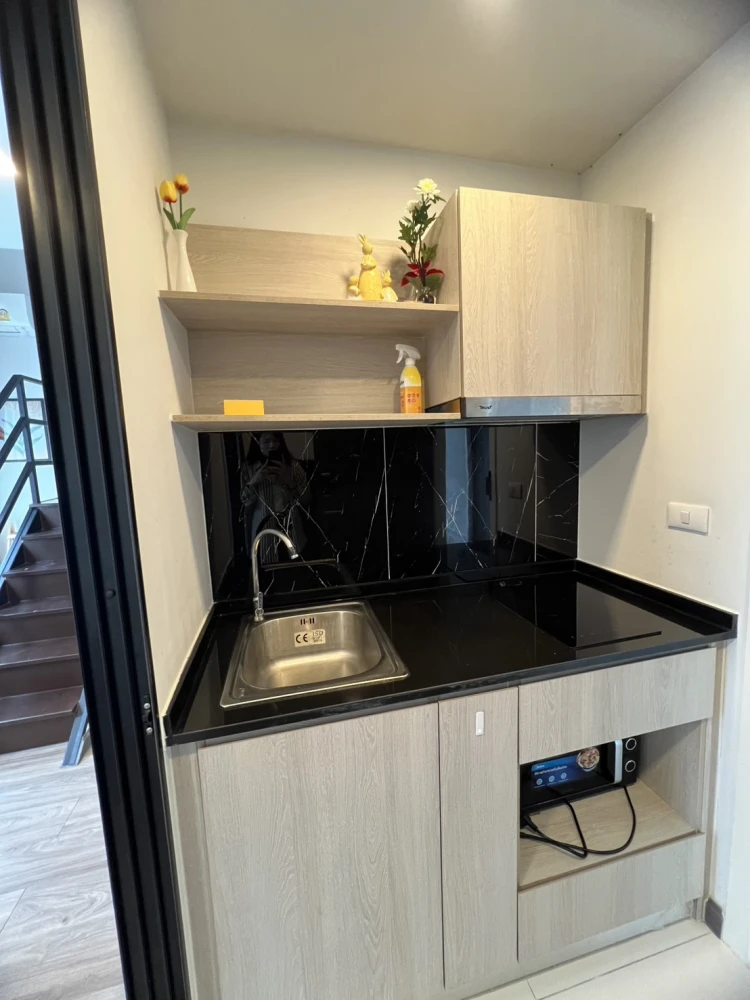 For rent: The Collect Ratchada 32, 5th floor, fully furnished unit, very livable. Book now!