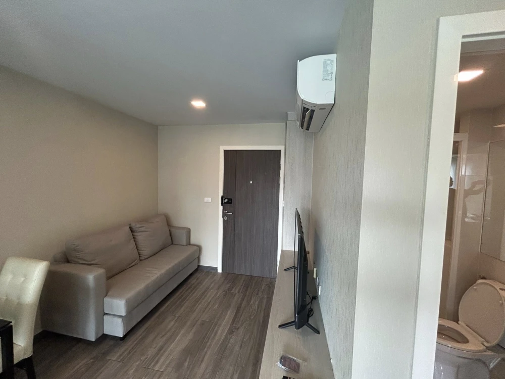 For rent: The Collect Ratchada 32, ready-to-move-in unit with complete amenities. Amazing price! Book today!