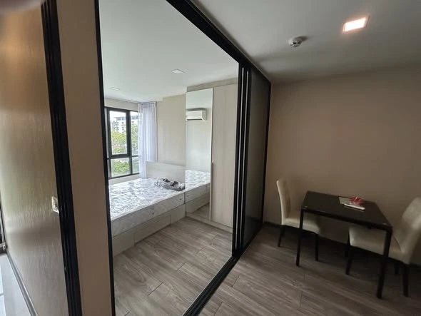 For rent: The Collect Ratchada 32, ready-to-move-in unit with complete amenities. Amazing price! Book today!